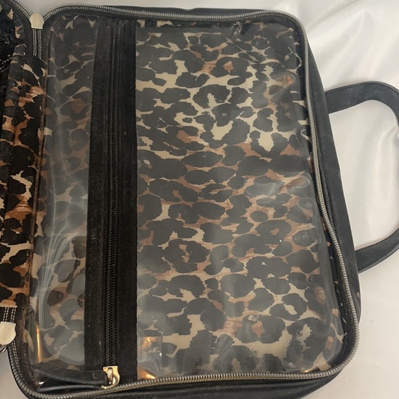 VICTORIA SECRET BLACK MAKE UP BAG - Picture 10 of 10